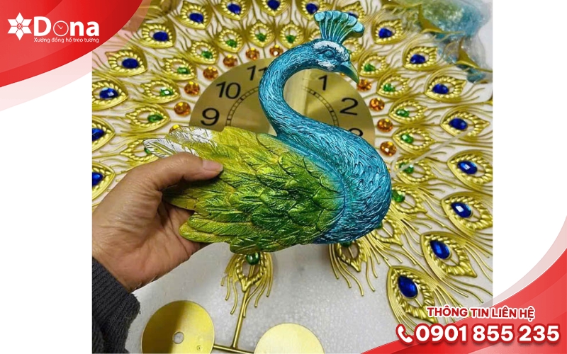 Bước 4: Lắp kim giờ, kim phút và gắn pin