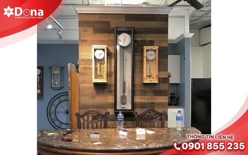 Không treo trước bàn ăn hoặc ghế sofa