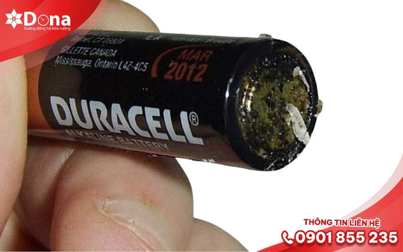 Cách lắp đặt, tháo pin và xử lý khi pin chảy nước Cách lắp đặt, tháo pin và xử lý khi pin chảy nước