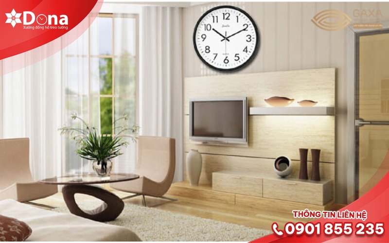 Treo đồng hồ ở phòng khách