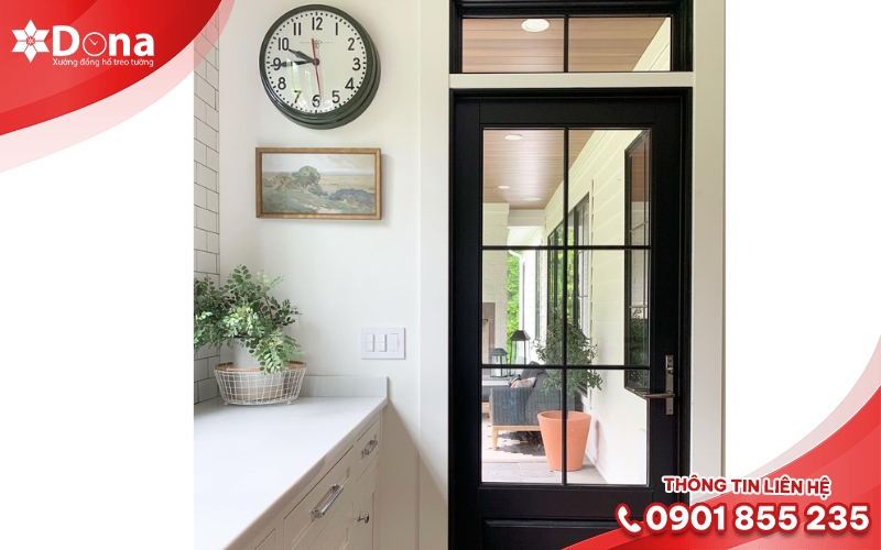 Treo ở vị trí không thuận mắt, gây khó chịu