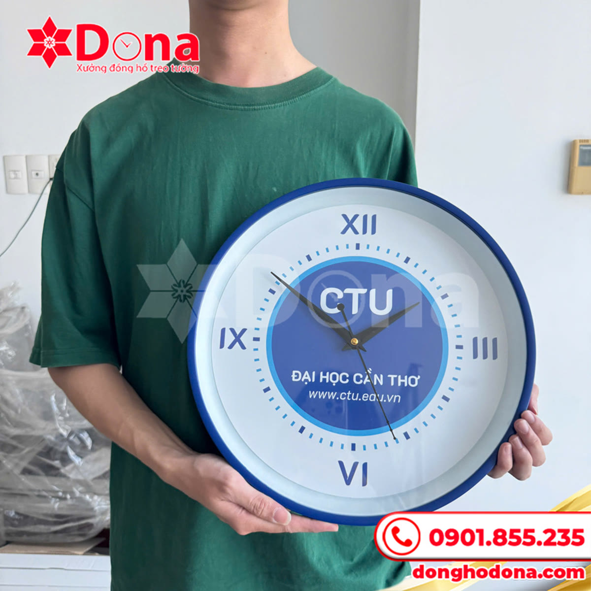 Đồng hồ treo tường in logo Đại học Cần Thơ - hình ảnh dự án 3